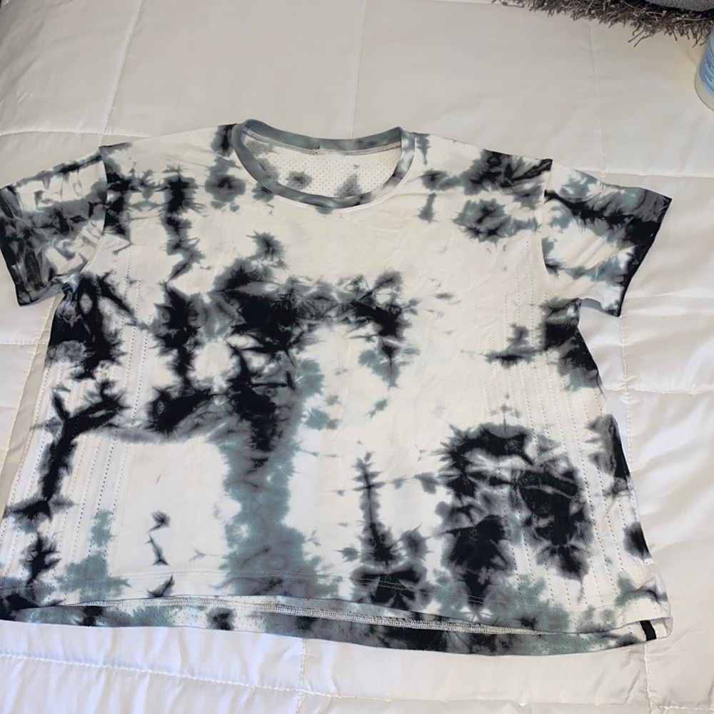 Lululemon Train to Be Short Sleeve Shirt